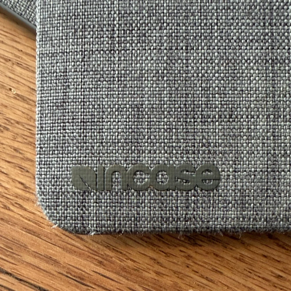 Incase Textured Hardshell with Woolenex for MacBook Pro 13